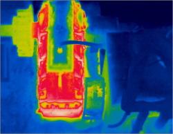 Este es una caja reductora que no ha funcionado en varios días. El calefactor interno está haciendo su trabajo manteniéndola suficientemente caliente para evitar humedad en el aceite.